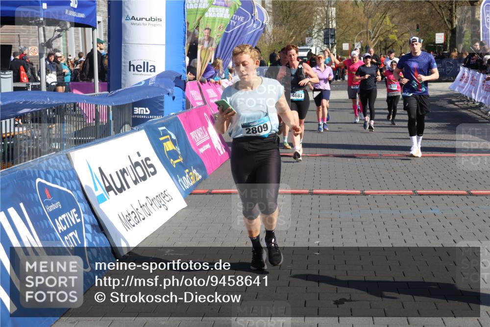 12.04.2026 - 45. Internationalen Wilhelmsburger Insellauf Strokosch-Dieckow http://msf.ph/oto/9458641 12.04.2026 10:48:27 Ziel 4330, 3311, 2809, 4415, 4681, 2373, 2384, 2442, 3631, 5578, 3414 meine-sportfotos.de