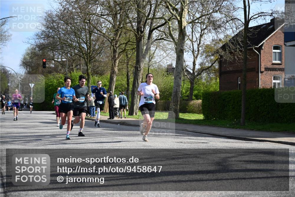 12.04.2026 - 45. Internationalen Wilhelmsburger Insellauf J. Mangold http://msf.ph/oto/9458647 12.04.2026 10:37:05 Ziel 5567, 2375, 2444, 3670, 2451, 2106, 4467, 4482, 4779, 3492, 5643, 3238, 2531, 5496, 5251, 3182, 2568, 2657 meine-sportfotos.de