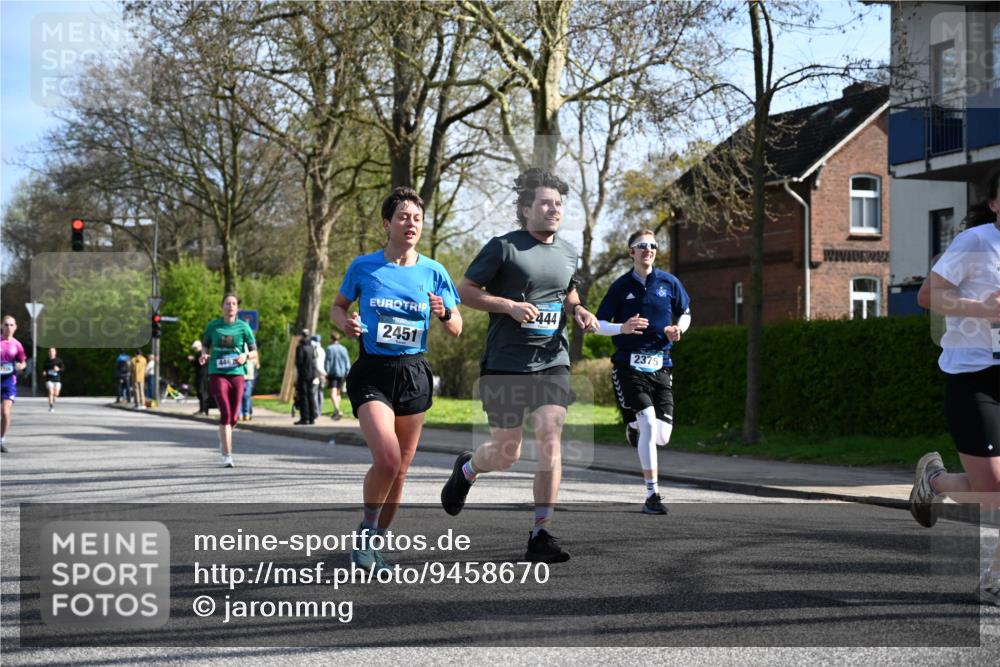 12.04.2026 - 45. Internationalen Wilhelmsburger Insellauf J. Mangold http://msf.ph/oto/9458670 12.04.2026 10:37:07 Ziel 5567, 2375, 2444, 3670, 2451, 2106, 4467, 4482, 4779, 3492, 5643, 5643, 3238, 2531, 5496, 5251, 3182, 2568, 2657 meine-sportfotos.de