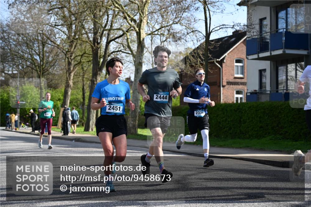 12.04.2026 - 45. Internationalen Wilhelmsburger Insellauf J. Mangold http://msf.ph/oto/9458673 12.04.2026 10:37:08 Ziel 5567, 2375, 2444, 3670, 2451, 2106, 4467, 4482, 4779, 3492, 5643, 3238, 2531, 5496, 5251, 3182, 2568, 2657, 4833, 5706 meine-sportfotos.de