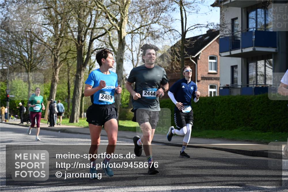 12.04.2026 - 45. Internationalen Wilhelmsburger Insellauf J. Mangold http://msf.ph/oto/9458676 12.04.2026 10:37:08 Ziel 5567, 2375, 2444, 3670, 2451, 2106, 4467, 4482, 4779, 3492, 5643, 3238, 2531, 5496, 5251, 3182, 2568, 2657, 4833, 5706 meine-sportfotos.de