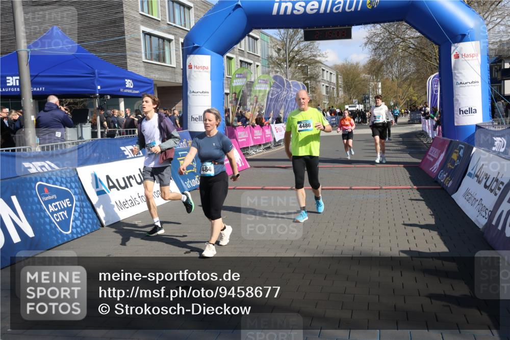 12.04.2026 - 45. Internationalen Wilhelmsburger Insellauf Strokosch-Dieckow http://msf.ph/oto/9458677 12.04.2026 11:05:08 Ziel 4484, 4486, 3678, 2204, 5570, 3679 meine-sportfotos.de