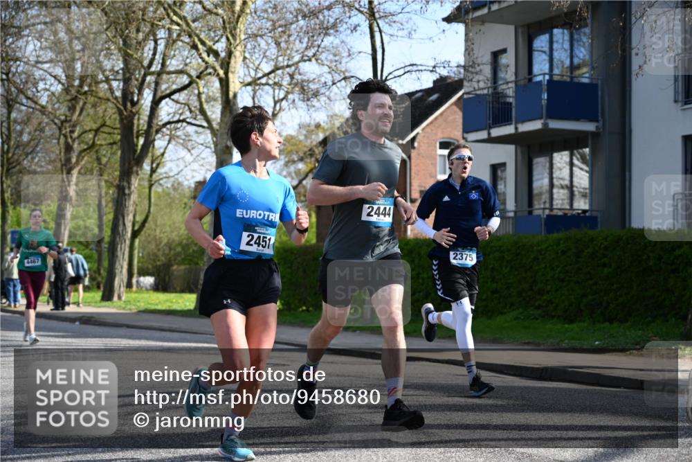12.04.2026 - 45. Internationalen Wilhelmsburger Insellauf J. Mangold http://msf.ph/oto/9458680 12.04.2026 10:37:08 Ziel 5567, 2375, 2444, 3670, 2451, 2106, 4467, 4482, 4779, 3492, 5643, 3238, 2531, 5496, 5251, 3182, 2568, 2657, 4833, 5706 meine-sportfotos.de