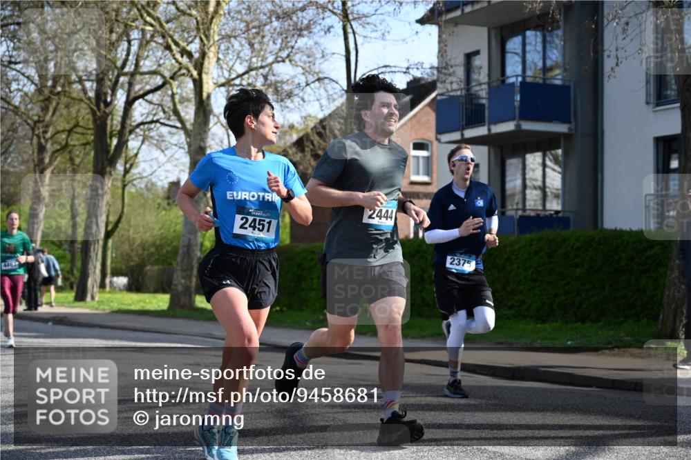 12.04.2026 - 45. Internationalen Wilhelmsburger Insellauf J. Mangold http://msf.ph/oto/9458681 12.04.2026 10:37:08 Ziel 5567, 2375, 2444, 3670, 2451, 2106, 4467, 4482, 4779, 3492, 5643, 3238, 2531, 5496, 5251, 3182, 2568, 2657, 4833, 5706 meine-sportfotos.de