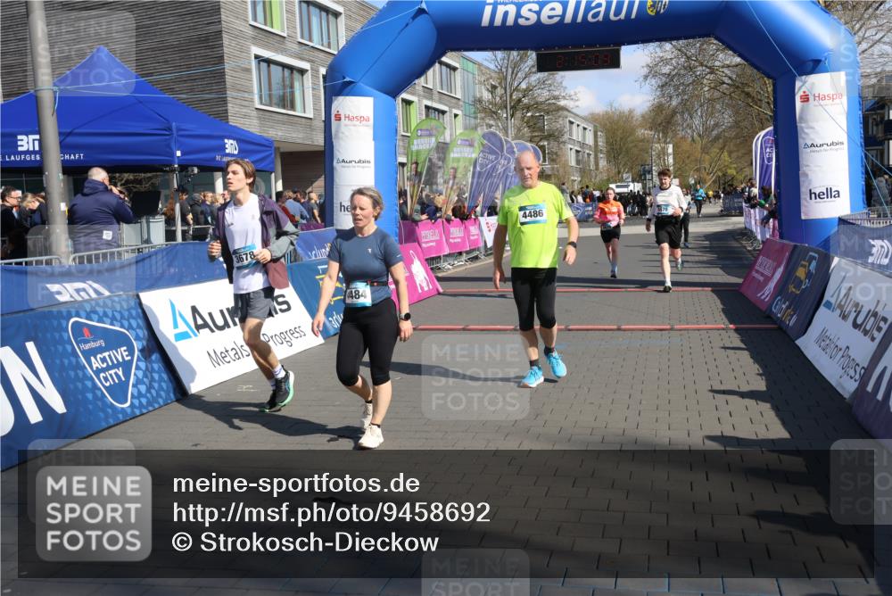 12.04.2026 - 45. Internationalen Wilhelmsburger Insellauf Strokosch-Dieckow http://msf.ph/oto/9458692 12.04.2026 11:05:08 Ziel 4484, 4486, 3678, 2204, 5570, 3679 meine-sportfotos.de
