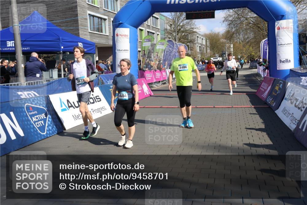 12.04.2026 - 45. Internationalen Wilhelmsburger Insellauf Strokosch-Dieckow http://msf.ph/oto/9458701 12.04.2026 11:05:08 Ziel 4484, 4486, 3678, 2204, 5570, 3679 meine-sportfotos.de