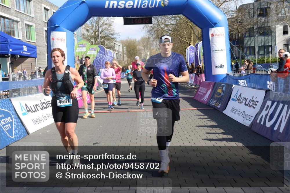 12.04.2026 - 45. Internationalen Wilhelmsburger Insellauf Strokosch-Dieckow http://msf.ph/oto/9458702 12.04.2026 10:48:31 Ziel 4415, 4681, 2373, 2384, 2442, 3631, 5578, 3414, 3307, 4882, 2053, 4563, 4866 meine-sportfotos.de