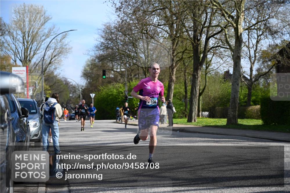 12.04.2026 - 45. Internationalen Wilhelmsburger Insellauf J. Mangold http://msf.ph/oto/9458708 12.04.2026 10:37:12 Ziel 2444, 3670, 2451, 2106, 4467, 4482, 4779, 3492, 5643, 3238, 2531, 5496, 5251, 5251, 3182, 2568, 2657, 4833, 5706 meine-sportfotos.de