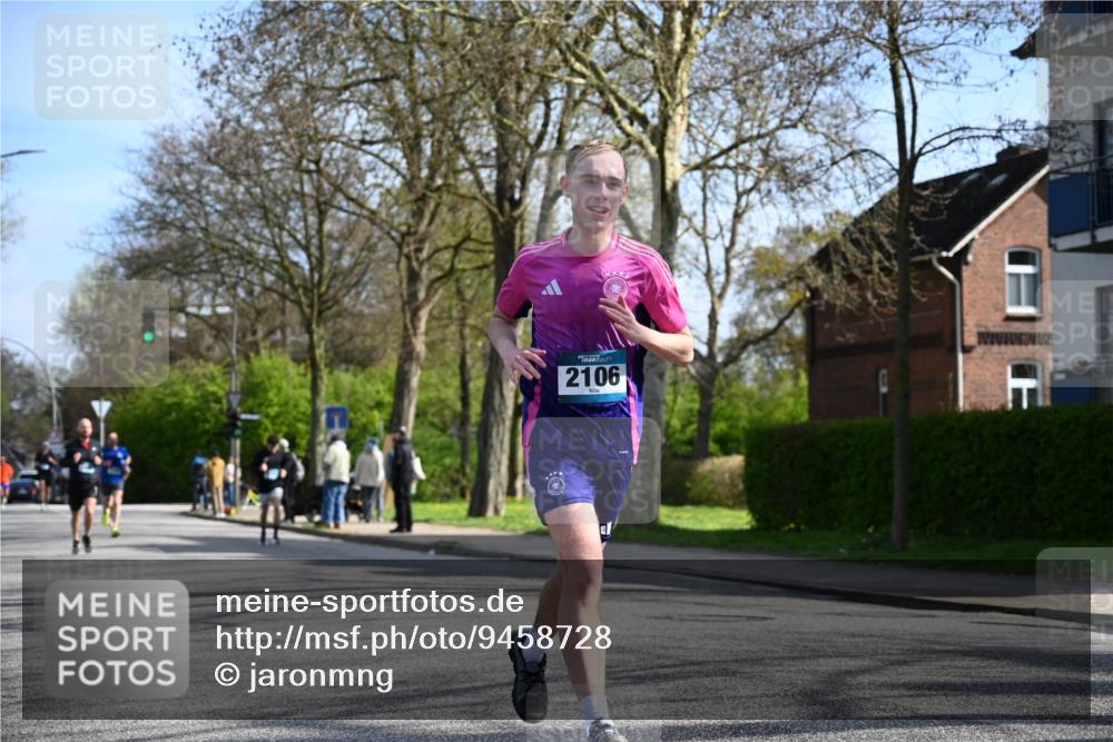 12.04.2026 - 45. Internationalen Wilhelmsburger Insellauf J. Mangold http://msf.ph/oto/9458728 12.04.2026 10:37:13 Ziel 2444, 3670, 2451, 2106, 4467, 4482, 4779, 3492, 5643, 3238, 2531, 2531, 5496, 5251, 3182, 3182, 2568, 2657, 4833, 5706 meine-sportfotos.de