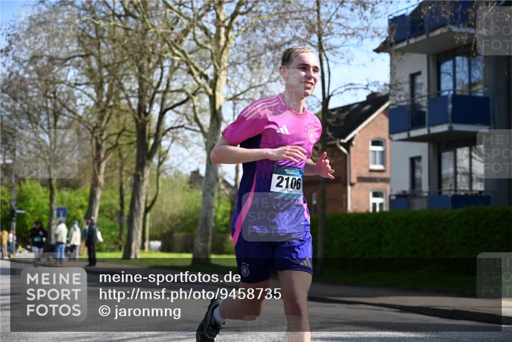 12.04.2026 - 45. Internationalen Wilhelmsburger Insellauf J. Mangold http://msf.ph/oto/9458735 12.04.2026 10:37:13 Ziel 2444, 3670, 2451, 2106, 4467, 4482, 4779, 3492, 5643, 3238, 2531, 2531, 5496, 5251, 3182, 3182, 2568, 2657, 4833, 5706 meine-sportfotos.de