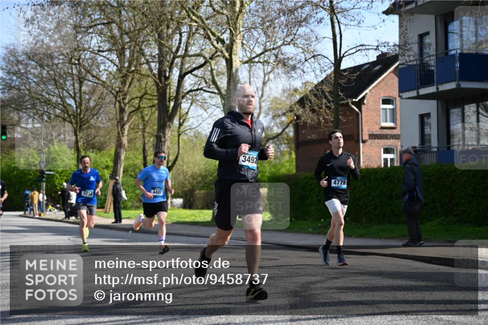 12.04.2026 - 45. Internationalen Wilhelmsburger Insellauf J. Mangold http://msf.ph/oto/9458737 12.04.2026 10:37:19 Ziel 2106, 4467, 4482, 4779, 3492, 5643, 3238, 2531, 5496, 5251, 3182, 2568, 2657, 4833, 5706, 2105, 4013, 3386 meine-sportfotos.de