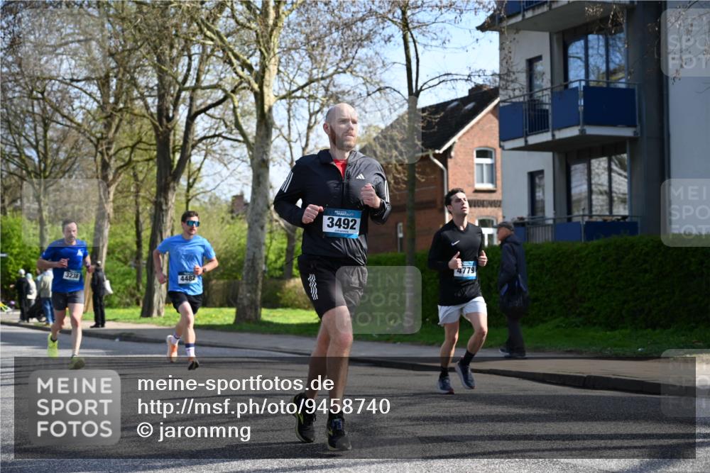 12.04.2026 - 45. Internationalen Wilhelmsburger Insellauf J. Mangold http://msf.ph/oto/9458740 12.04.2026 10:37:19 Ziel 2106, 4467, 4482, 4779, 3492, 5643, 3238, 2531, 5496, 5251, 3182, 2568, 2657, 4833, 5706, 2105, 4013, 3386 meine-sportfotos.de