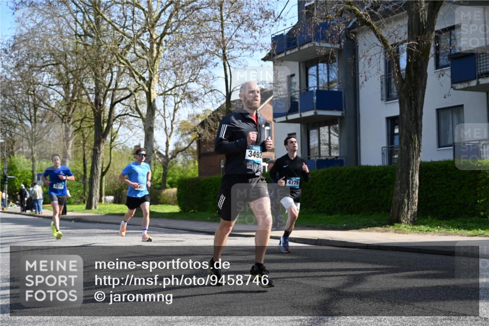 12.04.2026 - 45. Internationalen Wilhelmsburger Insellauf J. Mangold http://msf.ph/oto/9458746 12.04.2026 10:37:20 Ziel 2106, 4467, 4482, 4779, 3492, 5643, 3238, 2531, 5496, 5251, 3182, 2568, 2657, 4833, 5706, 4833, 5706, 2105, 4013, 3386 meine-sportfotos.de