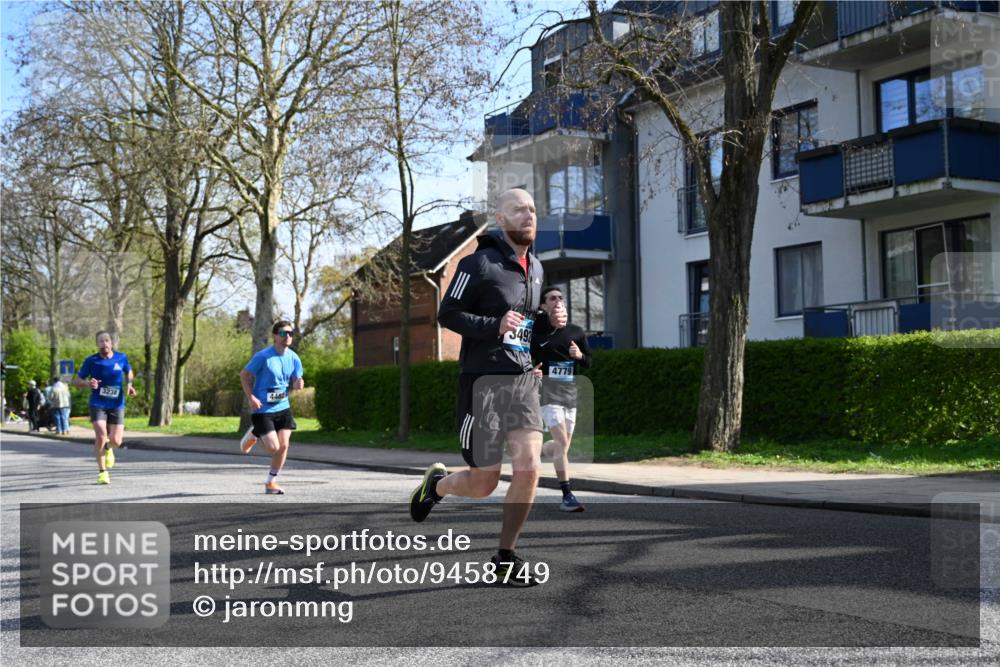 12.04.2026 - 45. Internationalen Wilhelmsburger Insellauf J. Mangold http://msf.ph/oto/9458749 12.04.2026 10:37:20 Ziel 2106, 4467, 4482, 4779, 3492, 5643, 3238, 2531, 5496, 5251, 3182, 2568, 2657, 4833, 5706, 4833, 5706, 2105, 4013, 3386 meine-sportfotos.de