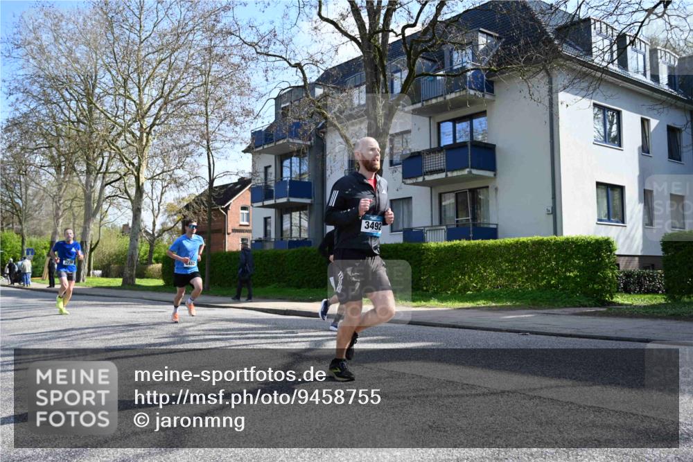 12.04.2026 - 45. Internationalen Wilhelmsburger Insellauf J. Mangold http://msf.ph/oto/9458755 12.04.2026 10:37:20 Ziel 2106, 4467, 4482, 4779, 3492, 5643, 3238, 2531, 5496, 5251, 3182, 2568, 2657, 4833, 5706, 4833, 5706, 2105, 4013, 3386 meine-sportfotos.de