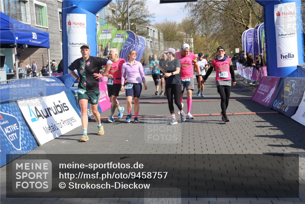 12.04.2026 - 45. Internationalen Wilhelmsburger Insellauf Strokosch-Dieckow http://msf.ph/oto/9458757 12.04.2026 10:48:32 Ziel 4415, 4681, 2373, 2384, 2442, 3631, 5578, 3414, 3307, 4882, 2053, 4563, 4866 meine-sportfotos.de