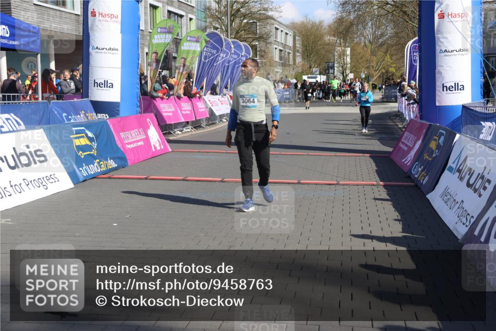 12.04.2026 - 45. Internationalen Wilhelmsburger Insellauf Strokosch-Dieckow http://msf.ph/oto/9458763 12.04.2026 11:05:16 Ziel 3064, 2225 meine-sportfotos.de