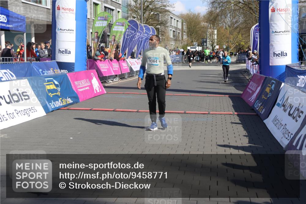 12.04.2026 - 45. Internationalen Wilhelmsburger Insellauf Strokosch-Dieckow http://msf.ph/oto/9458771 12.04.2026 11:05:16 Ziel 3064, 2225 meine-sportfotos.de