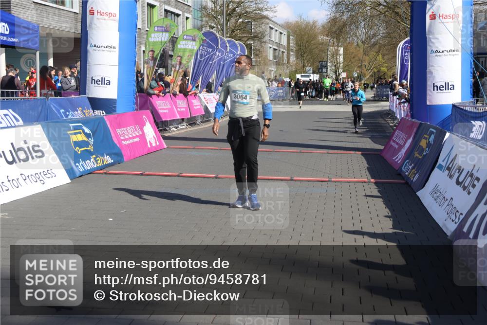 12.04.2026 - 45. Internationalen Wilhelmsburger Insellauf Strokosch-Dieckow http://msf.ph/oto/9458781 12.04.2026 11:05:16 Ziel 3064, 2225 meine-sportfotos.de