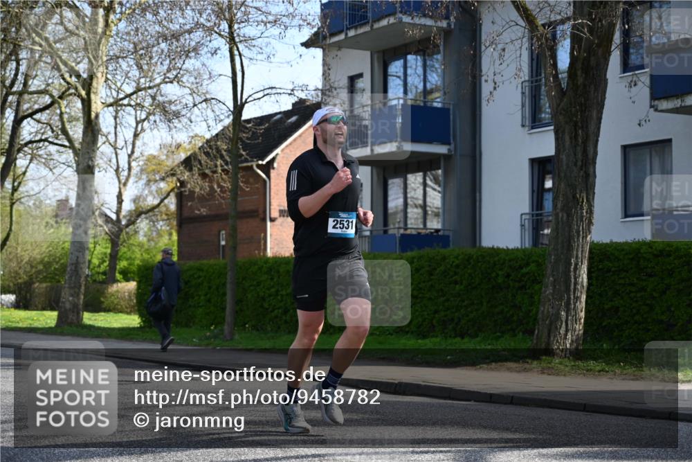 12.04.2026 - 45. Internationalen Wilhelmsburger Insellauf J. Mangold http://msf.ph/oto/9458782 12.04.2026 10:37:27 Ziel 4779, 3492, 5643, 3238, 2531, 5496, 5251, 3182, 2568, 2657, 4833, 5706, 2105, 4013, 3386, 5289, 2537, 2020, 5363, 2986 meine-sportfotos.de