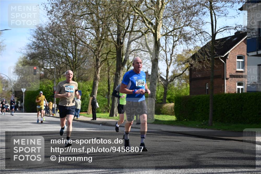12.04.2026 - 45. Internationalen Wilhelmsburger Insellauf J. Mangold http://msf.ph/oto/9458807 12.04.2026 10:37:38 Ziel 2531, 5496, 5251, 3182, 2568, 2657, 4833, 5706, 2105, 2105, 4013, 3386, 5289, 2537, 2020, 5363, 5363, 2986, 5732, 3087, 4832, 2605 meine-sportfotos.de