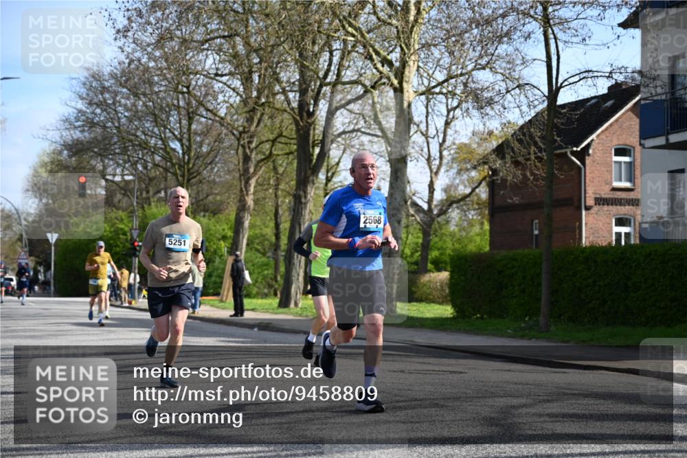 12.04.2026 - 45. Internationalen Wilhelmsburger Insellauf J. Mangold http://msf.ph/oto/9458809 12.04.2026 10:37:38 Ziel 2531, 5496, 5251, 3182, 2568, 2657, 4833, 5706, 2105, 2105, 4013, 3386, 5289, 2537, 2020, 5363, 5363, 2986, 5732, 3087, 4832, 2605 meine-sportfotos.de