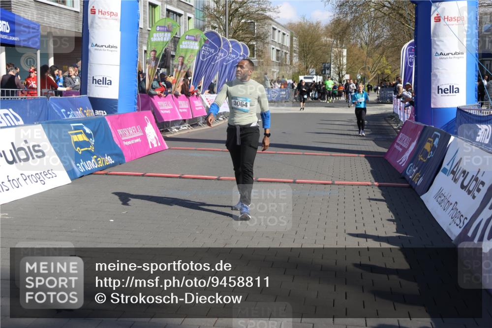 12.04.2026 - 45. Internationalen Wilhelmsburger Insellauf Strokosch-Dieckow http://msf.ph/oto/9458811 12.04.2026 11:05:16 Ziel 3064, 2225 meine-sportfotos.de