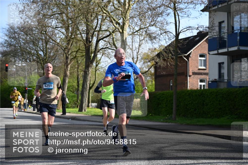 12.04.2026 - 45. Internationalen Wilhelmsburger Insellauf J. Mangold http://msf.ph/oto/9458815 12.04.2026 10:37:38 Ziel 2531, 5496, 5251, 3182, 2568, 2657, 4833, 5706, 2105, 2105, 4013, 3386, 5289, 2537, 2020, 5363, 5363, 2986, 5732, 3087, 4832, 2605 meine-sportfotos.de
