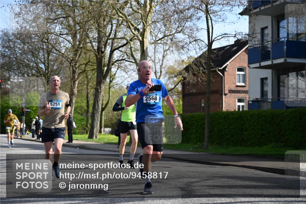 12.04.2026 - 45. Internationalen Wilhelmsburger Insellauf J. Mangold http://msf.ph/oto/9458817 12.04.2026 10:37:38 Ziel 2531, 5496, 5251, 3182, 2568, 2657, 4833, 5706, 2105, 2105, 4013, 3386, 5289, 2537, 2020, 5363, 5363, 2986, 5732, 3087, 4832, 2605 meine-sportfotos.de