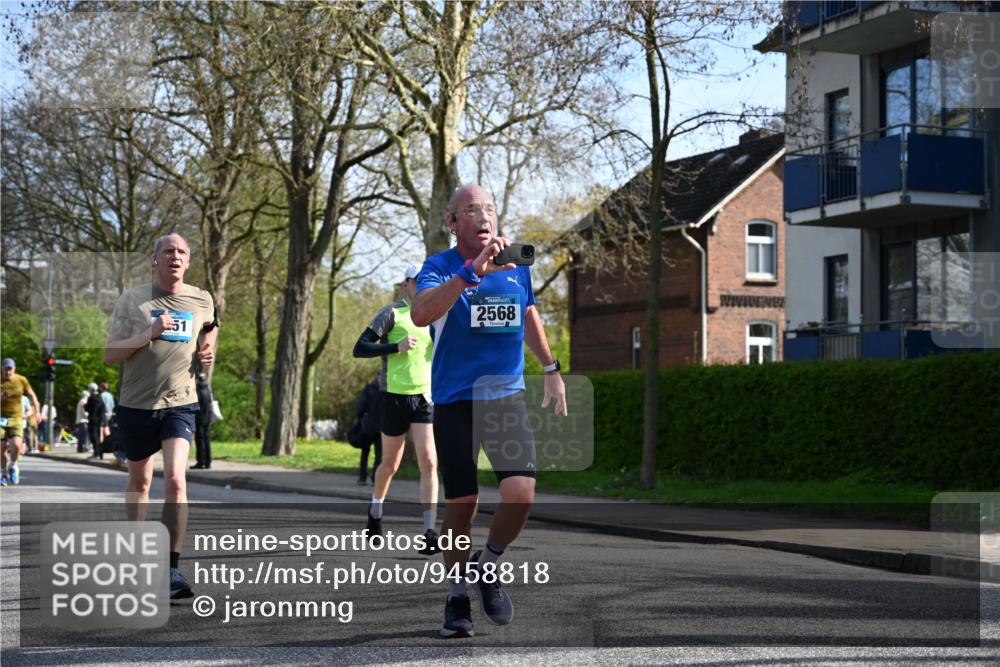 12.04.2026 - 45. Internationalen Wilhelmsburger Insellauf J. Mangold http://msf.ph/oto/9458818 12.04.2026 10:37:38 Ziel 2531, 5496, 5251, 3182, 2568, 2657, 4833, 5706, 2105, 2105, 4013, 3386, 5289, 2537, 2020, 5363, 5363, 2986, 5732, 3087, 4832, 2605 meine-sportfotos.de