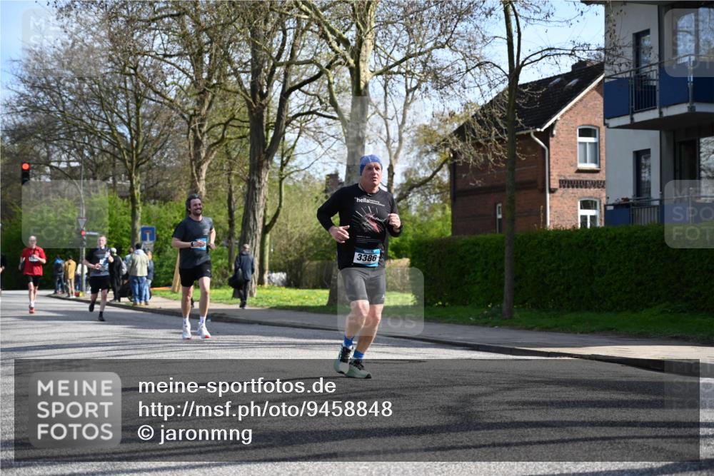 12.04.2026 - 45. Internationalen Wilhelmsburger Insellauf J. Mangold http://msf.ph/oto/9458848 12.04.2026 10:37:53 Ziel 2657, 4833, 5706, 2105, 4013, 3386, 5289, 2537, 2020, 5363, 2986, 5732, 3087, 4832, 2605, 2614, 4063, 3214, 2710 meine-sportfotos.de