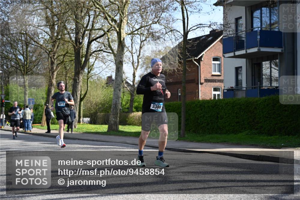 12.04.2026 - 45. Internationalen Wilhelmsburger Insellauf J. Mangold http://msf.ph/oto/9458854 12.04.2026 10:37:53 Ziel 2657, 4833, 5706, 2105, 4013, 3386, 5289, 2537, 2020, 5363, 2986, 5732, 3087, 4832, 2605, 2614, 4063, 3214, 2710 meine-sportfotos.de