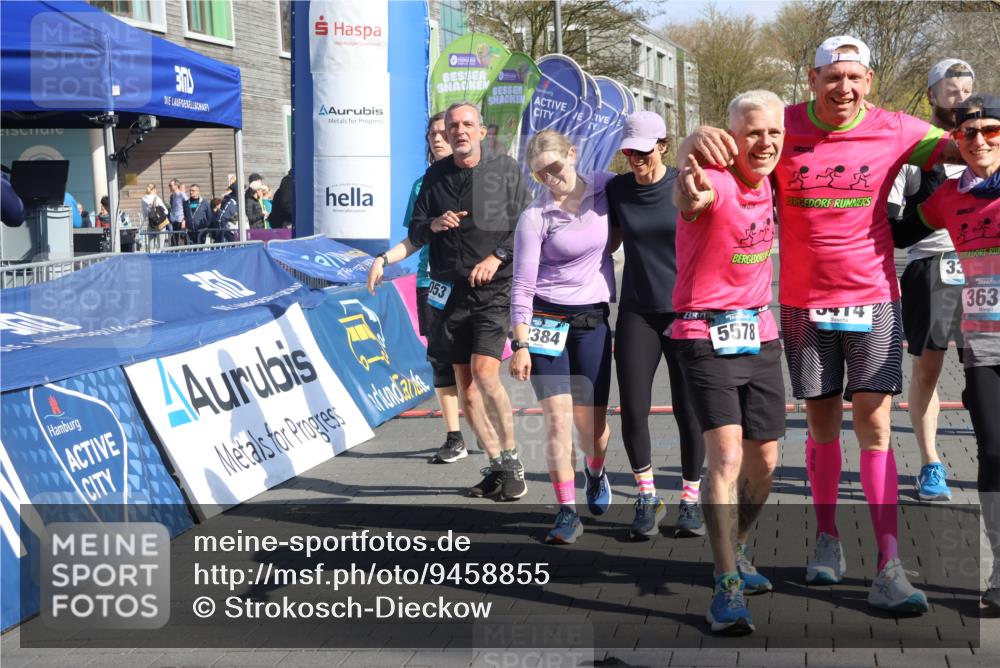 12.04.2026 - 45. Internationalen Wilhelmsburger Insellauf Strokosch-Dieckow http://msf.ph/oto/9458855 12.04.2026 10:48:36 Ziel 3307, 4882, 2053, 4563, 4866, 2438 meine-sportfotos.de