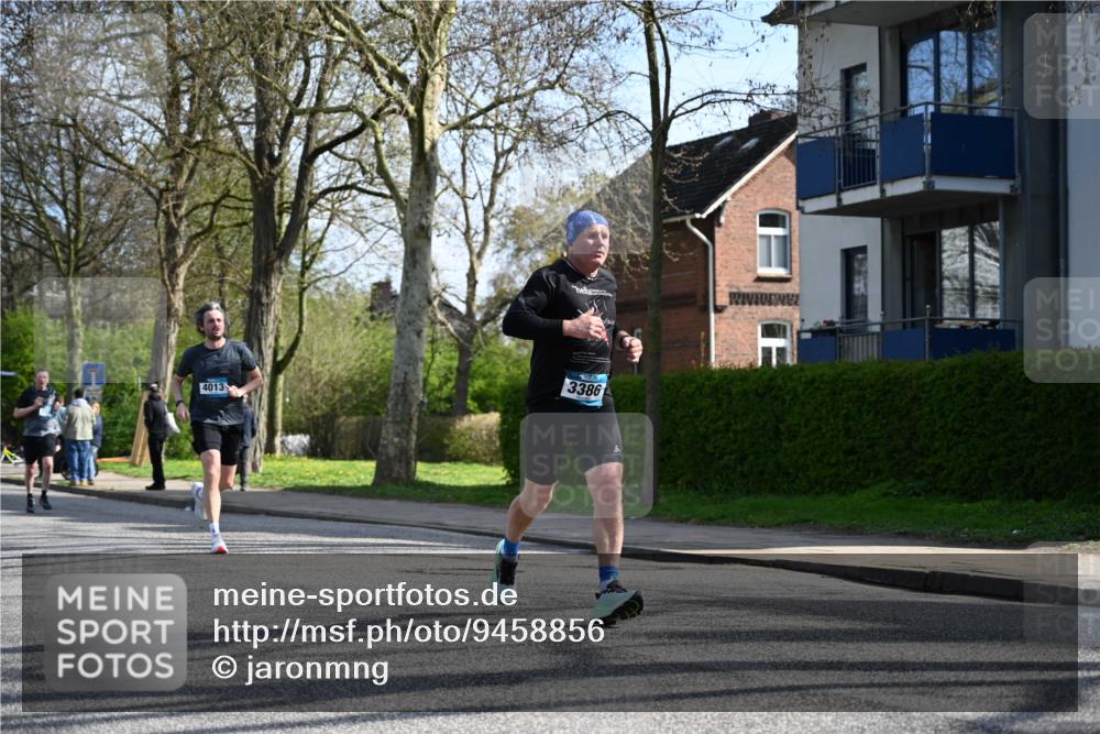 12.04.2026 - 45. Internationalen Wilhelmsburger Insellauf J. Mangold http://msf.ph/oto/9458856 12.04.2026 10:37:53 Ziel 2657, 4833, 5706, 2105, 4013, 3386, 5289, 2537, 2020, 5363, 2986, 5732, 3087, 4832, 2605, 2614, 4063, 3214, 2710 meine-sportfotos.de