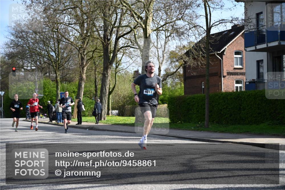 12.04.2026 - 45. Internationalen Wilhelmsburger Insellauf J. Mangold http://msf.ph/oto/9458861 12.04.2026 10:37:54 Ziel 2657, 4833, 5706, 2105, 4013, 3386, 5289, 2537, 2020, 5363, 2986, 5732, 3087, 4832, 2605, 2614, 2614, 4063, 3214, 2710 meine-sportfotos.de