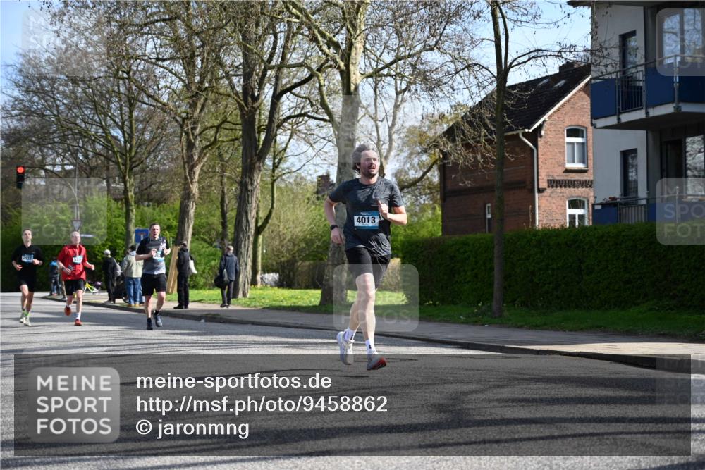 12.04.2026 - 45. Internationalen Wilhelmsburger Insellauf J. Mangold http://msf.ph/oto/9458862 12.04.2026 10:37:54 Ziel 2657, 4833, 5706, 2105, 4013, 3386, 5289, 2537, 2020, 5363, 2986, 5732, 3087, 4832, 2605, 2614, 2614, 4063, 3214, 2710 meine-sportfotos.de