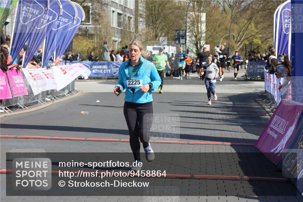 12.04.2026 - 45. Internationalen Wilhelmsburger Insellauf Strokosch-Dieckow http://msf.ph/oto/9458864 12.04.2026 11:05:20 Ziel 2225 meine-sportfotos.de