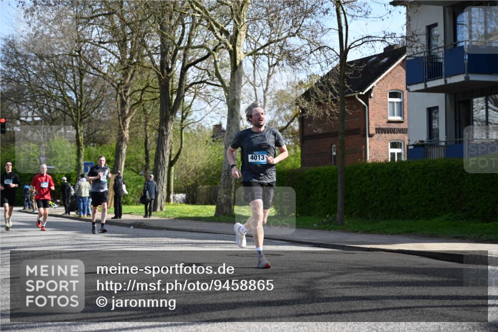 12.04.2026 - 45. Internationalen Wilhelmsburger Insellauf J. Mangold http://msf.ph/oto/9458865 12.04.2026 10:37:54 Ziel 2657, 4833, 5706, 2105, 4013, 3386, 5289, 2537, 2020, 5363, 2986, 5732, 3087, 4832, 2605, 2614, 2614, 4063, 3214, 2710 meine-sportfotos.de