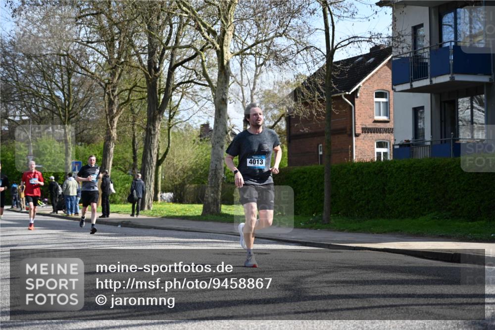 12.04.2026 - 45. Internationalen Wilhelmsburger Insellauf J. Mangold http://msf.ph/oto/9458867 12.04.2026 10:37:54 Ziel 2657, 4833, 5706, 2105, 4013, 3386, 5289, 2537, 2020, 5363, 2986, 5732, 3087, 4832, 2605, 2614, 2614, 4063, 3214, 2710 meine-sportfotos.de