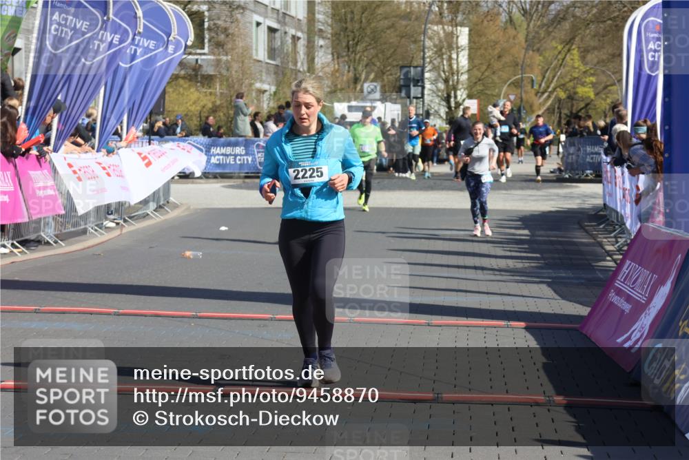 12.04.2026 - 45. Internationalen Wilhelmsburger Insellauf Strokosch-Dieckow http://msf.ph/oto/9458870 12.04.2026 11:05:21 Ziel 2225 meine-sportfotos.de