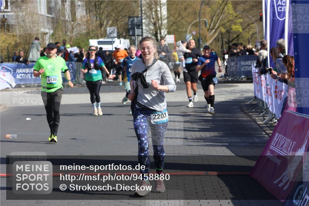 12.04.2026 - 45. Internationalen Wilhelmsburger Insellauf Strokosch-Dieckow http://msf.ph/oto/9458880 12.04.2026 11:05:26 Ziel 2203, 2415, 3130, 4286 meine-sportfotos.de