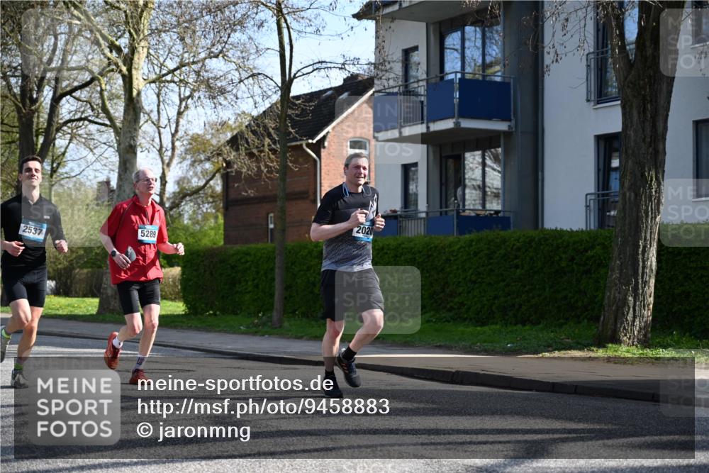 12.04.2026 - 45. Internationalen Wilhelmsburger Insellauf J. Mangold http://msf.ph/oto/9458883 12.04.2026 10:37:58 Ziel 2105, 4013, 3386, 5289, 2537, 2020, 5363, 2986, 5732, 3087, 4832, 3087, 4832, 2605, 2614, 4063, 3214, 3214, 2710, 4264 meine-sportfotos.de