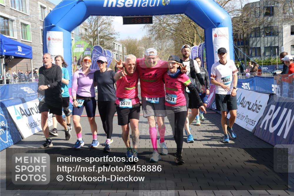 12.04.2026 - 45. Internationalen Wilhelmsburger Insellauf Strokosch-Dieckow http://msf.ph/oto/9458886 12.04.2026 10:48:37 Ziel 3307, 4882, 2053, 4563, 4866, 2438, 3513 meine-sportfotos.de