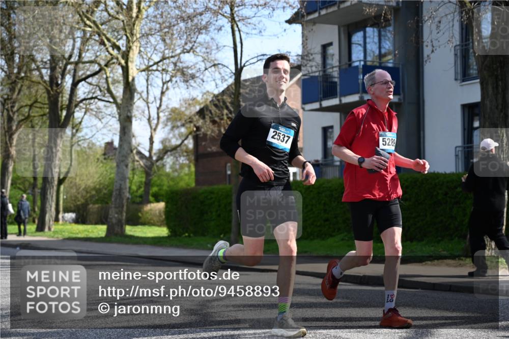 12.04.2026 - 45. Internationalen Wilhelmsburger Insellauf J. Mangold http://msf.ph/oto/9458893 12.04.2026 10:38:00 Ziel 2105, 4013, 3386, 5289, 2537, 2020, 5363, 2986, 5732, 3087, 4832, 2605, 2605, 2614, 4063, 3214, 2710, 4264 meine-sportfotos.de