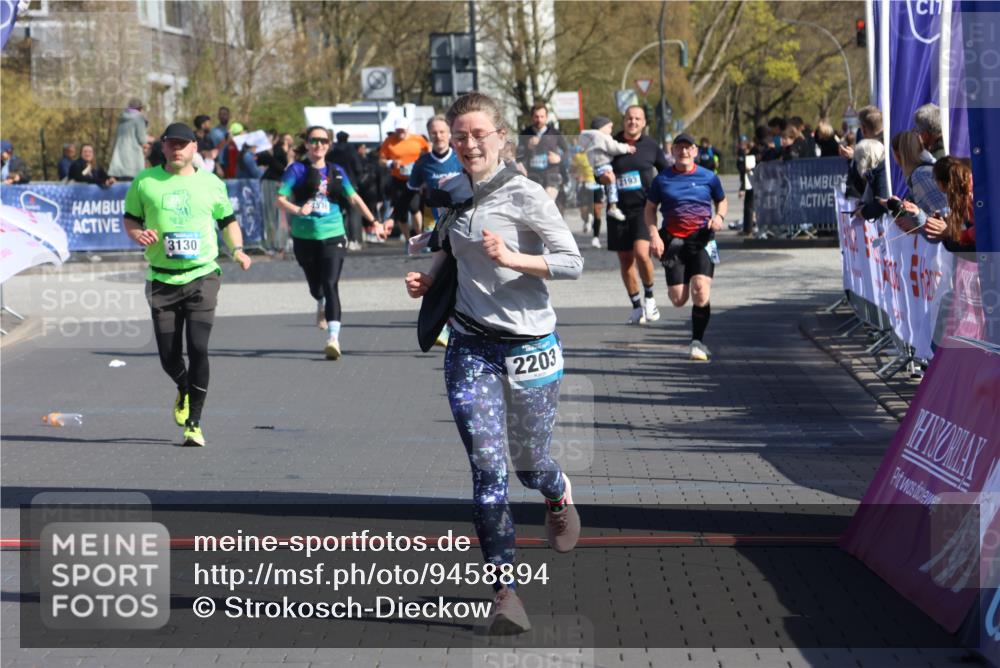 12.04.2026 - 45. Internationalen Wilhelmsburger Insellauf Strokosch-Dieckow http://msf.ph/oto/9458894 12.04.2026 11:05:26 Ziel 2203, 2415, 3130, 4286 meine-sportfotos.de