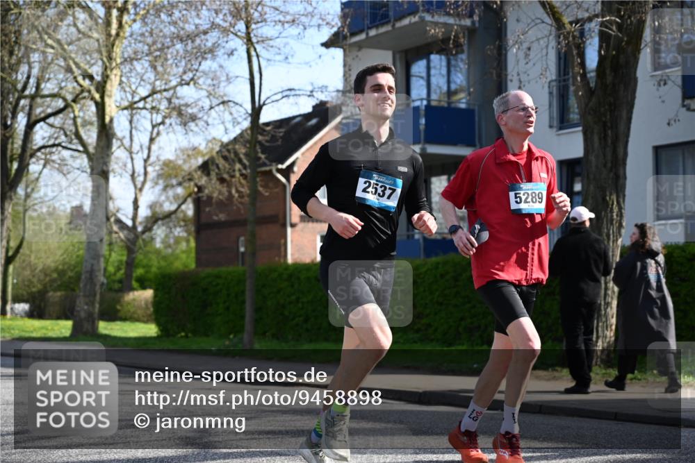 12.04.2026 - 45. Internationalen Wilhelmsburger Insellauf J. Mangold http://msf.ph/oto/9458898 12.04.2026 10:38:00 Ziel 2105, 4013, 3386, 5289, 2537, 2020, 5363, 2986, 5732, 3087, 4832, 2605, 2605, 2614, 4063, 3214, 2710, 4264 meine-sportfotos.de