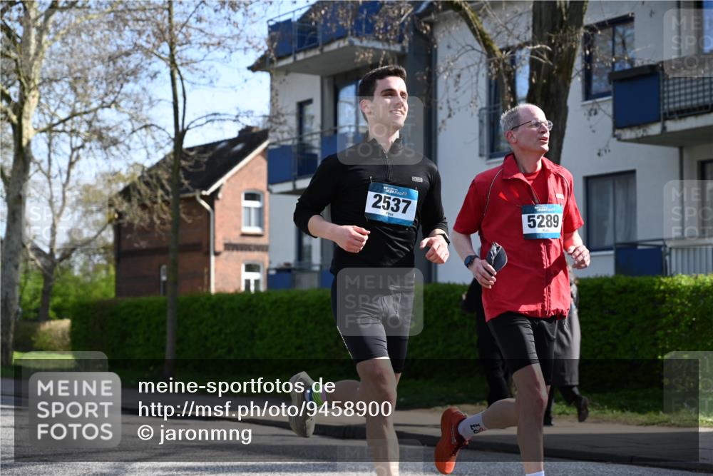 12.04.2026 - 45. Internationalen Wilhelmsburger Insellauf J. Mangold http://msf.ph/oto/9458900 12.04.2026 10:38:00 Ziel 2105, 4013, 3386, 5289, 2537, 2020, 5363, 2986, 5732, 3087, 4832, 2605, 2605, 2614, 4063, 3214, 2710, 4264 meine-sportfotos.de