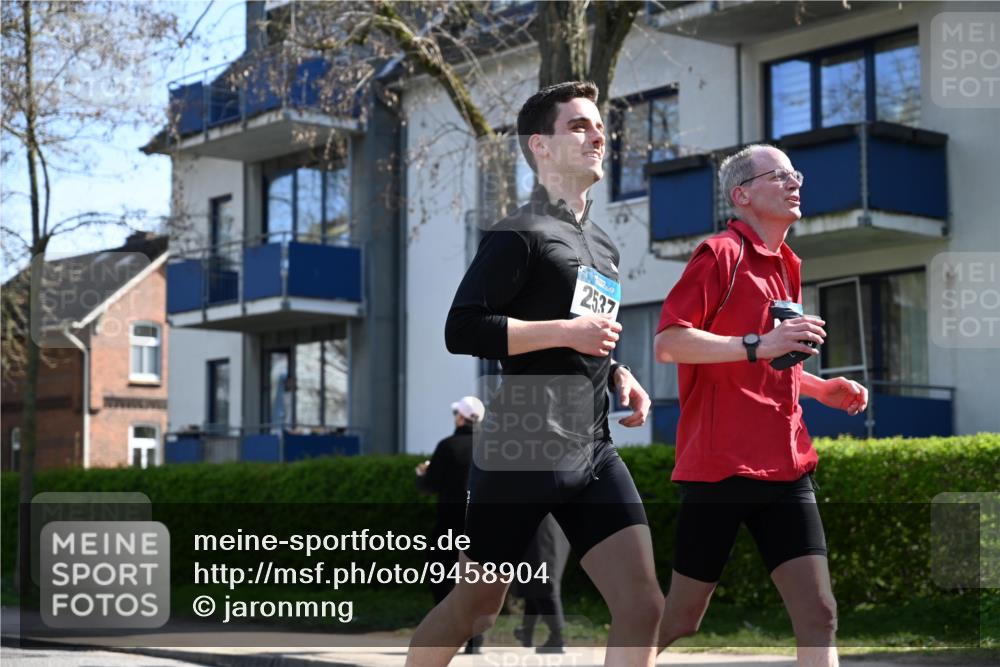 12.04.2026 - 45. Internationalen Wilhelmsburger Insellauf J. Mangold http://msf.ph/oto/9458904 12.04.2026 10:38:00 Ziel 2105, 4013, 3386, 5289, 2537, 2020, 5363, 2986, 5732, 3087, 4832, 2605, 2605, 2614, 4063, 3214, 2710, 4264 meine-sportfotos.de