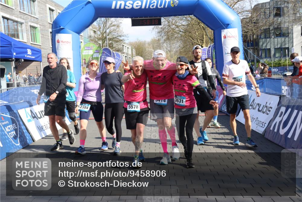 12.04.2026 - 45. Internationalen Wilhelmsburger Insellauf Strokosch-Dieckow http://msf.ph/oto/9458906 12.04.2026 10:48:37 Ziel 3307, 4882, 2053, 4563, 4866, 2438, 3513 meine-sportfotos.de