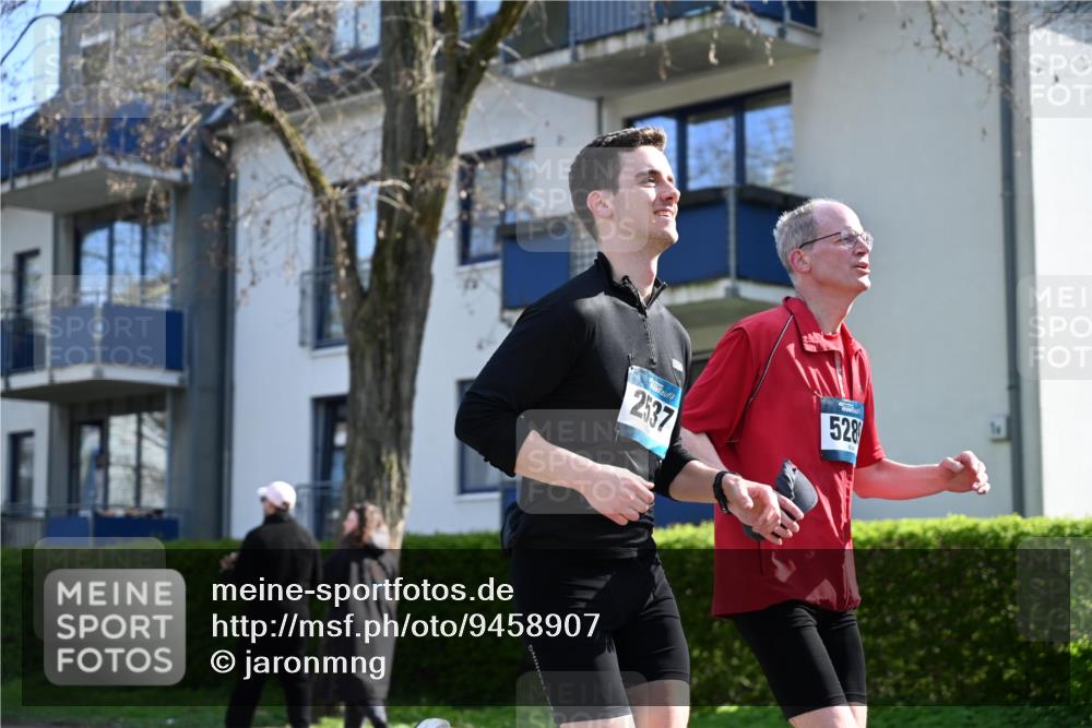 12.04.2026 - 45. Internationalen Wilhelmsburger Insellauf J. Mangold http://msf.ph/oto/9458907 12.04.2026 10:38:00 Ziel 2105, 4013, 3386, 5289, 2537, 2020, 5363, 2986, 5732, 3087, 4832, 2605, 2605, 2614, 4063, 3214, 2710, 4264 meine-sportfotos.de